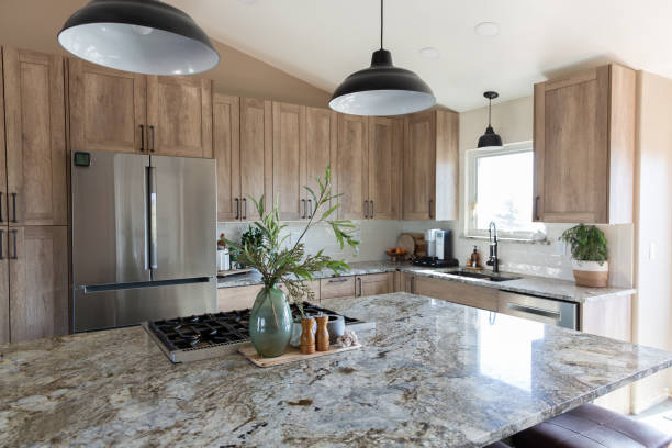 What factors influence the price of quartz countertops per square foot?